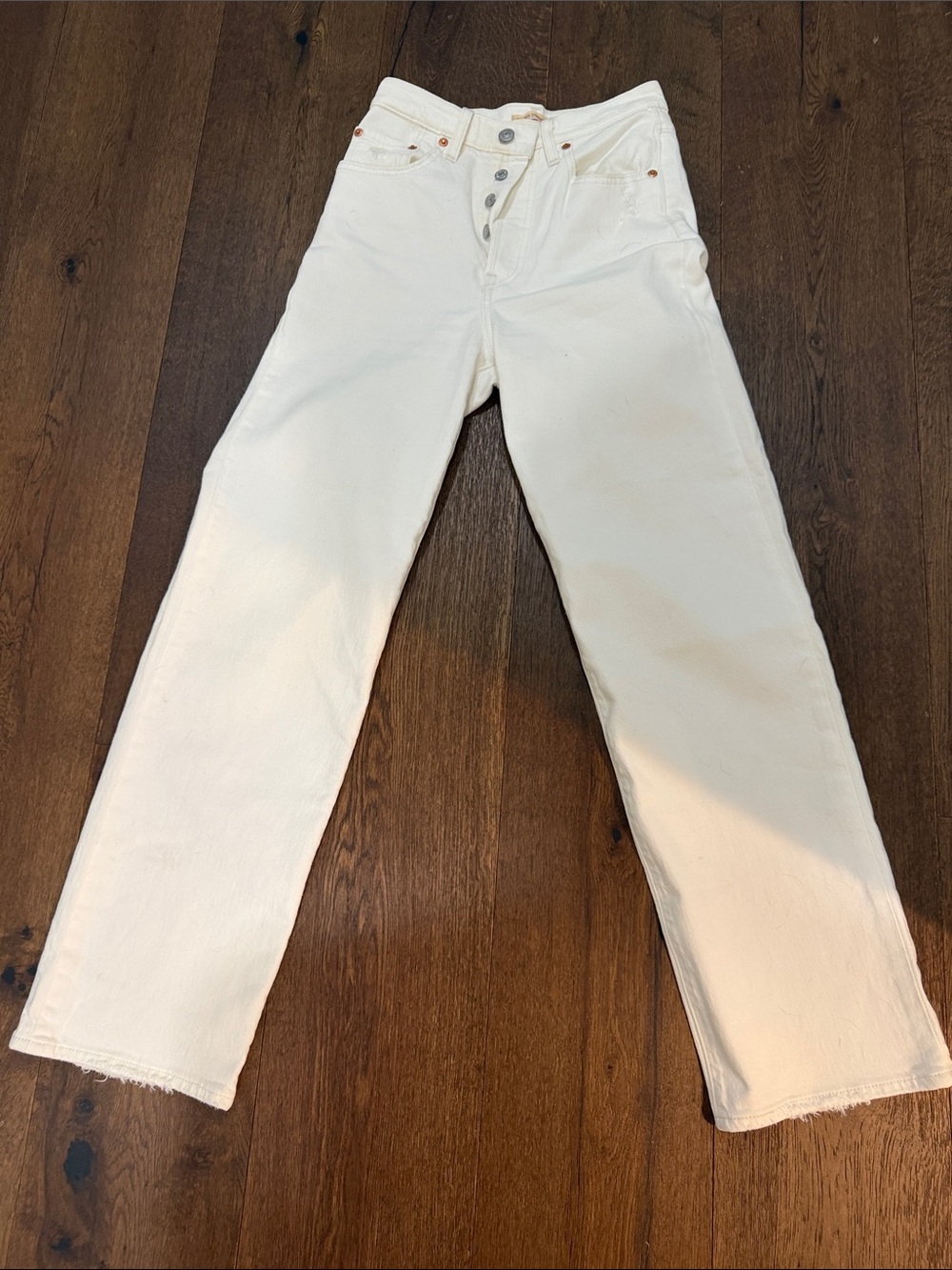 Levi’s rib cage straight ankle, size 24 light cream color